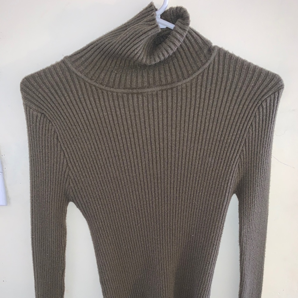 Turtle Neck - Picture 2 of 2
